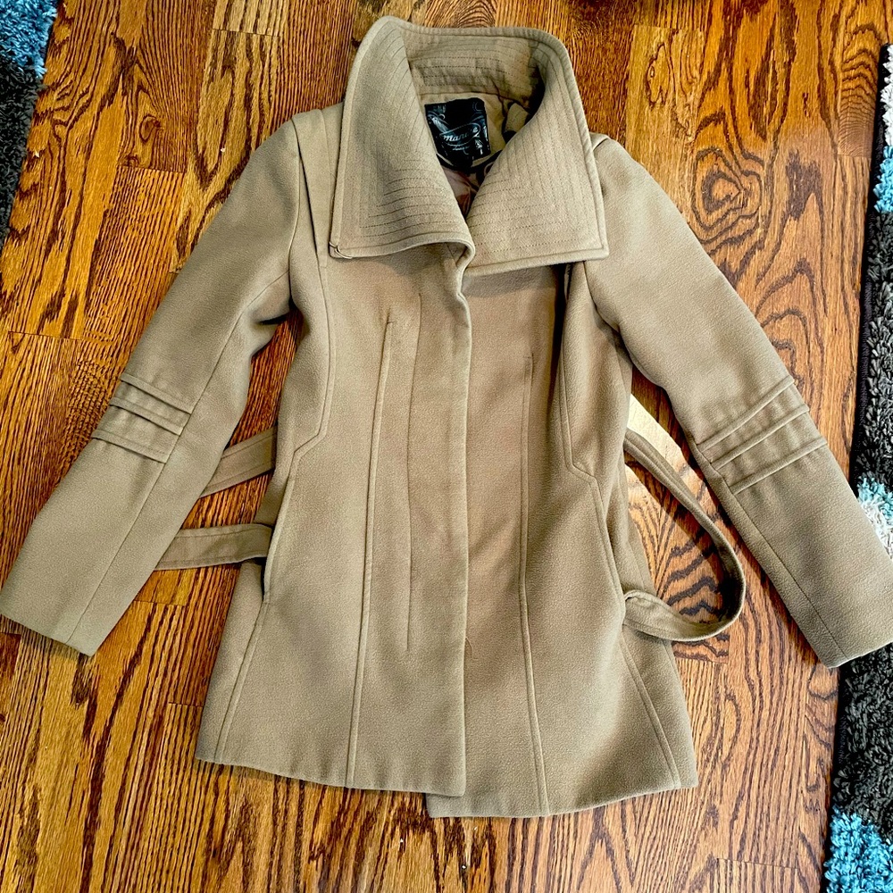 Women’s tan coat
